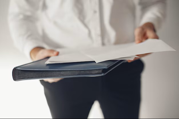 В финансах и инвестициях due diligence — обязательный этап перед сделкой. Игнорирование проверок ведёт к переплатам, скрытым обязательствам и потере контроля над активами. В энергетике работает тот же принцип. Подключение промышленного объекта к сетям — это не просто «подать заявку и ждать». Это процесс, где ошибка на старте (не тот расчёт, не та документация, не согласованный узел) оборачивается отказами в выделении мощности, штрафами и многомесячными переносами пуска. Для инвестора это прямые убытки.